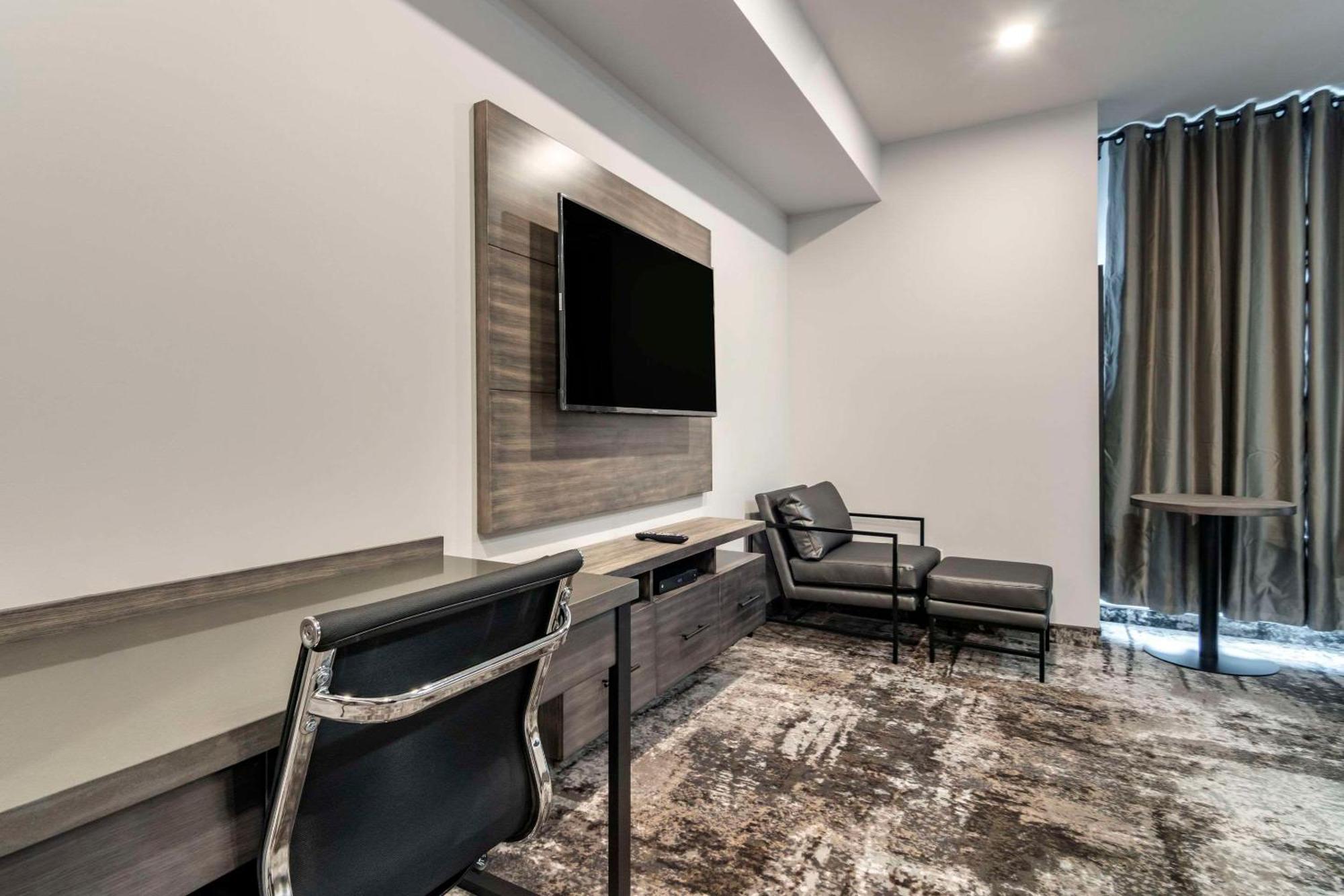 The Hue Hotel, Ascend Hotel Collection Kamloops Exterior photo