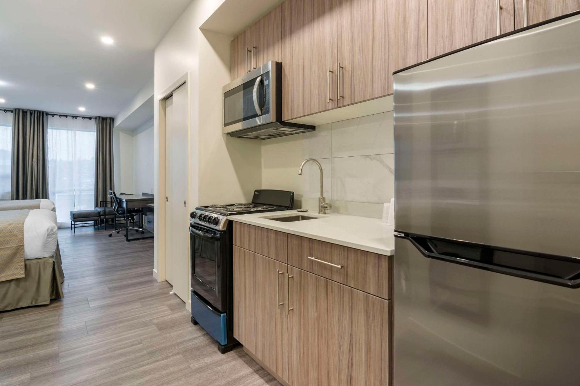 The Hue Hotel, Ascend Hotel Collection Kamloops Exterior photo