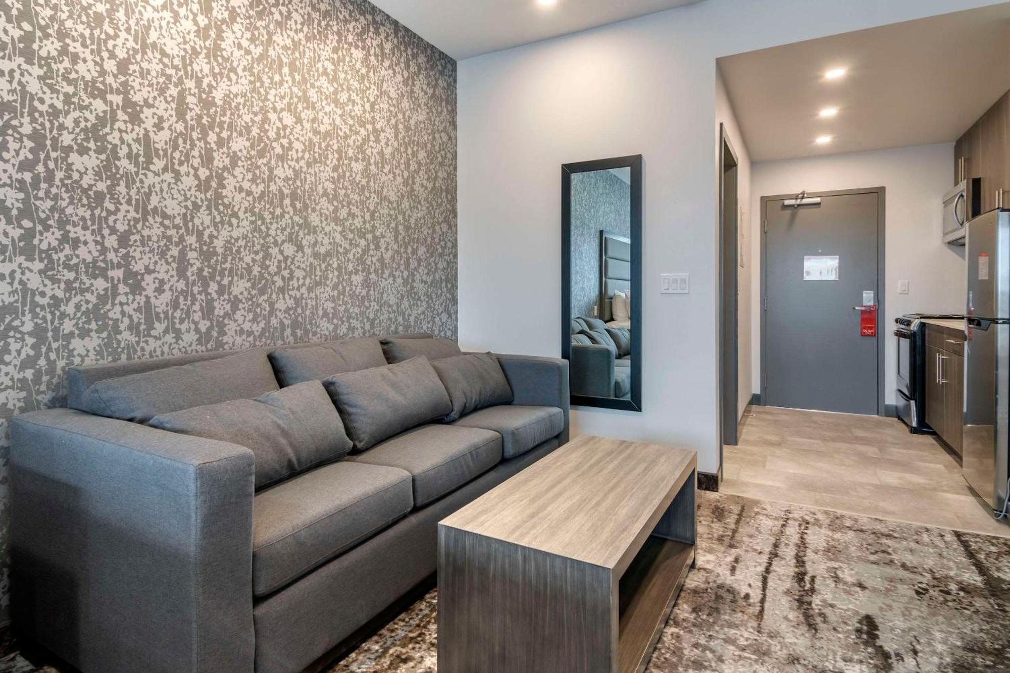 The Hue Hotel, Ascend Hotel Collection Kamloops Exterior photo