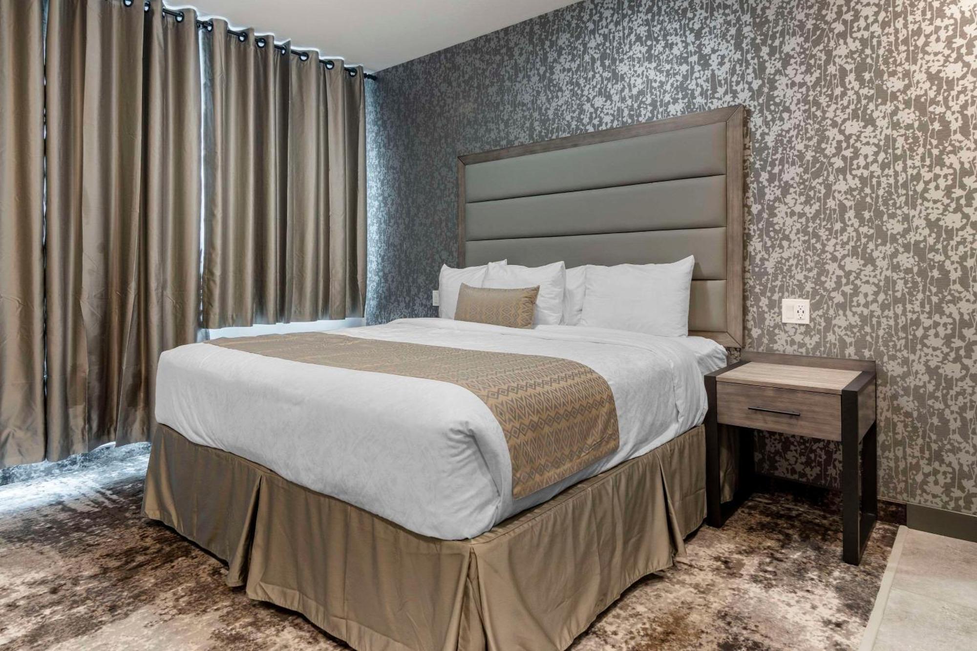 The Hue Hotel, Ascend Hotel Collection Kamloops Exterior photo