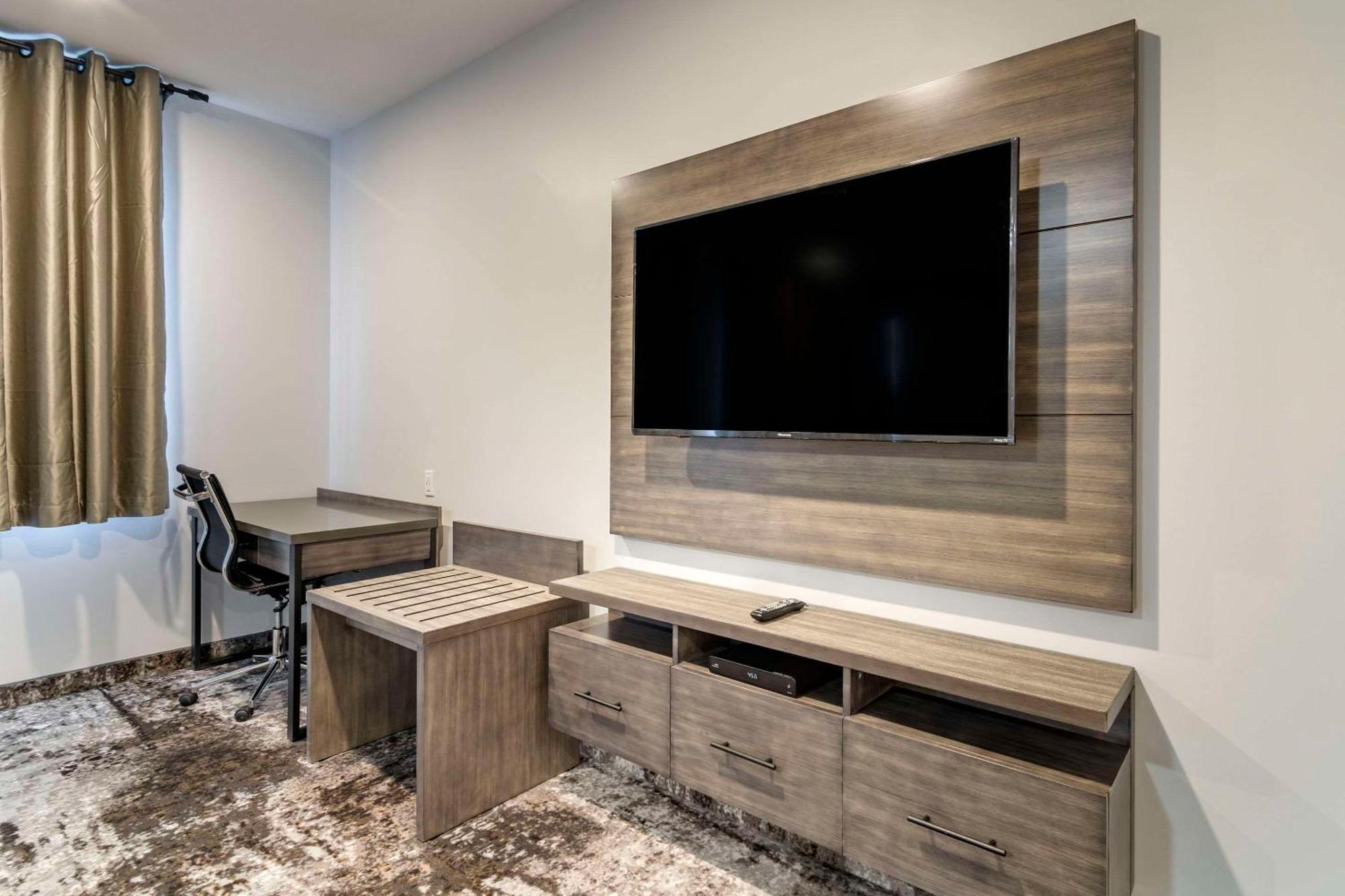 The Hue Hotel, Ascend Hotel Collection Kamloops Exterior photo