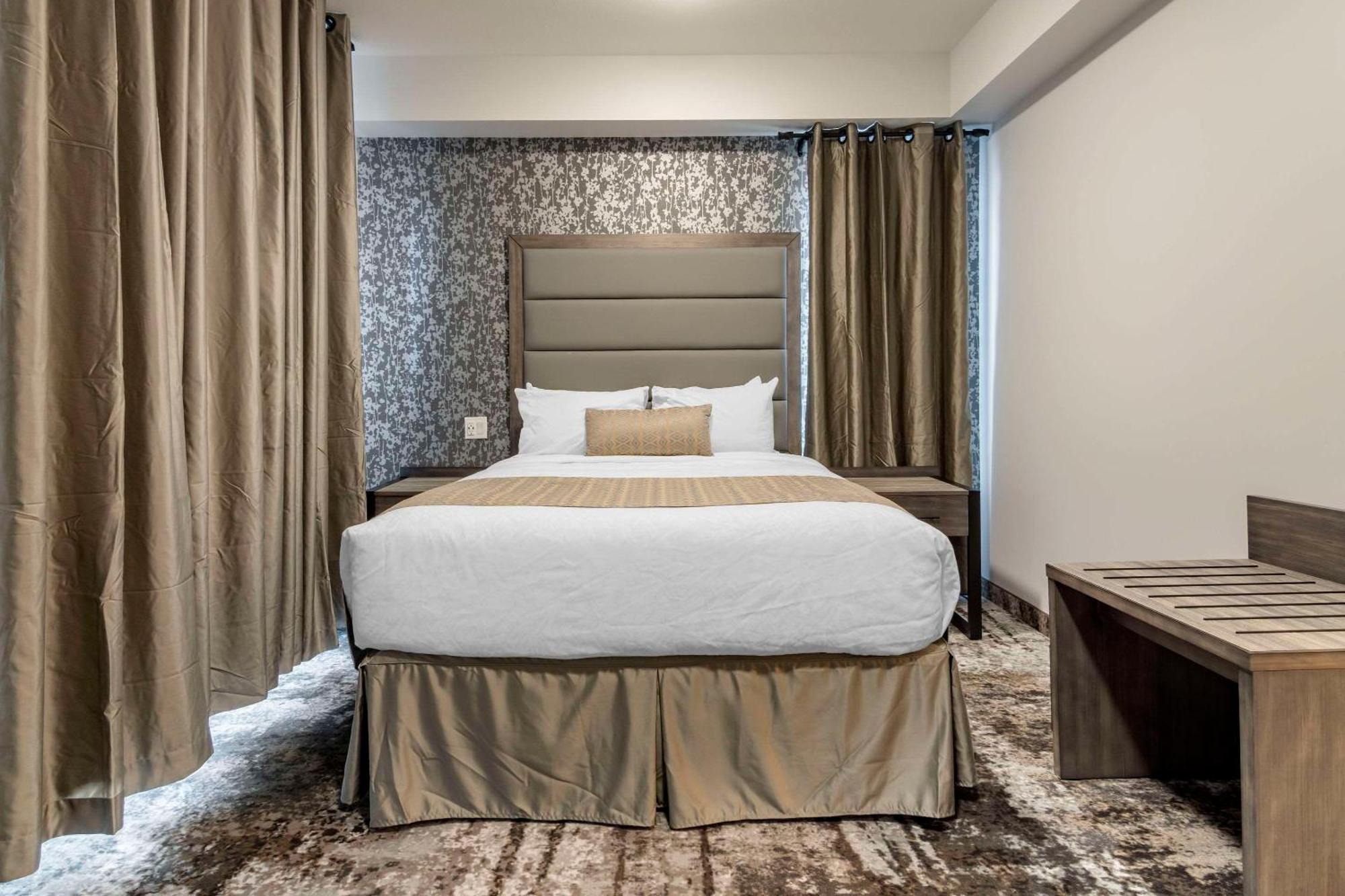 The Hue Hotel, Ascend Hotel Collection Kamloops Exterior photo