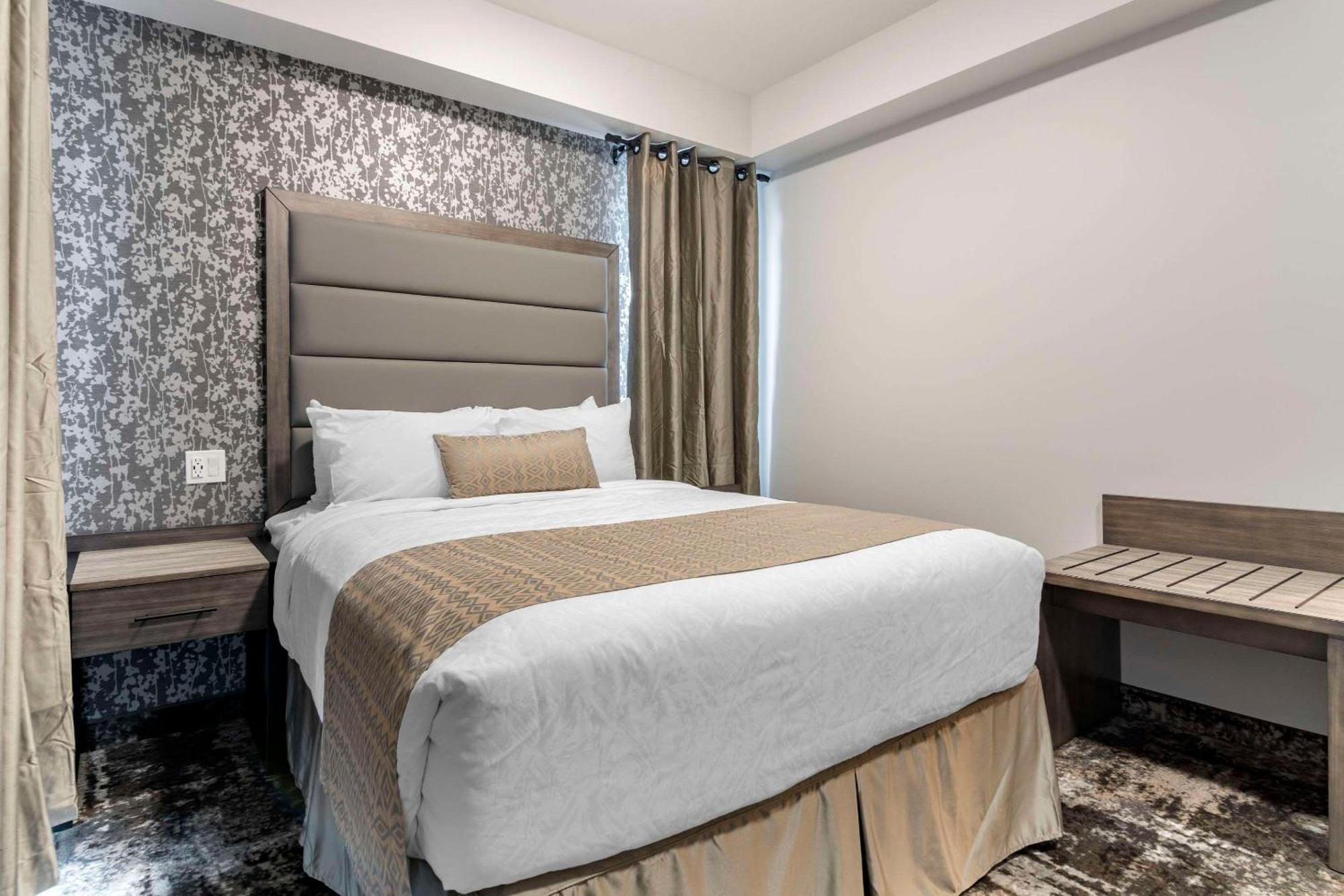 The Hue Hotel, Ascend Hotel Collection Kamloops Exterior photo
