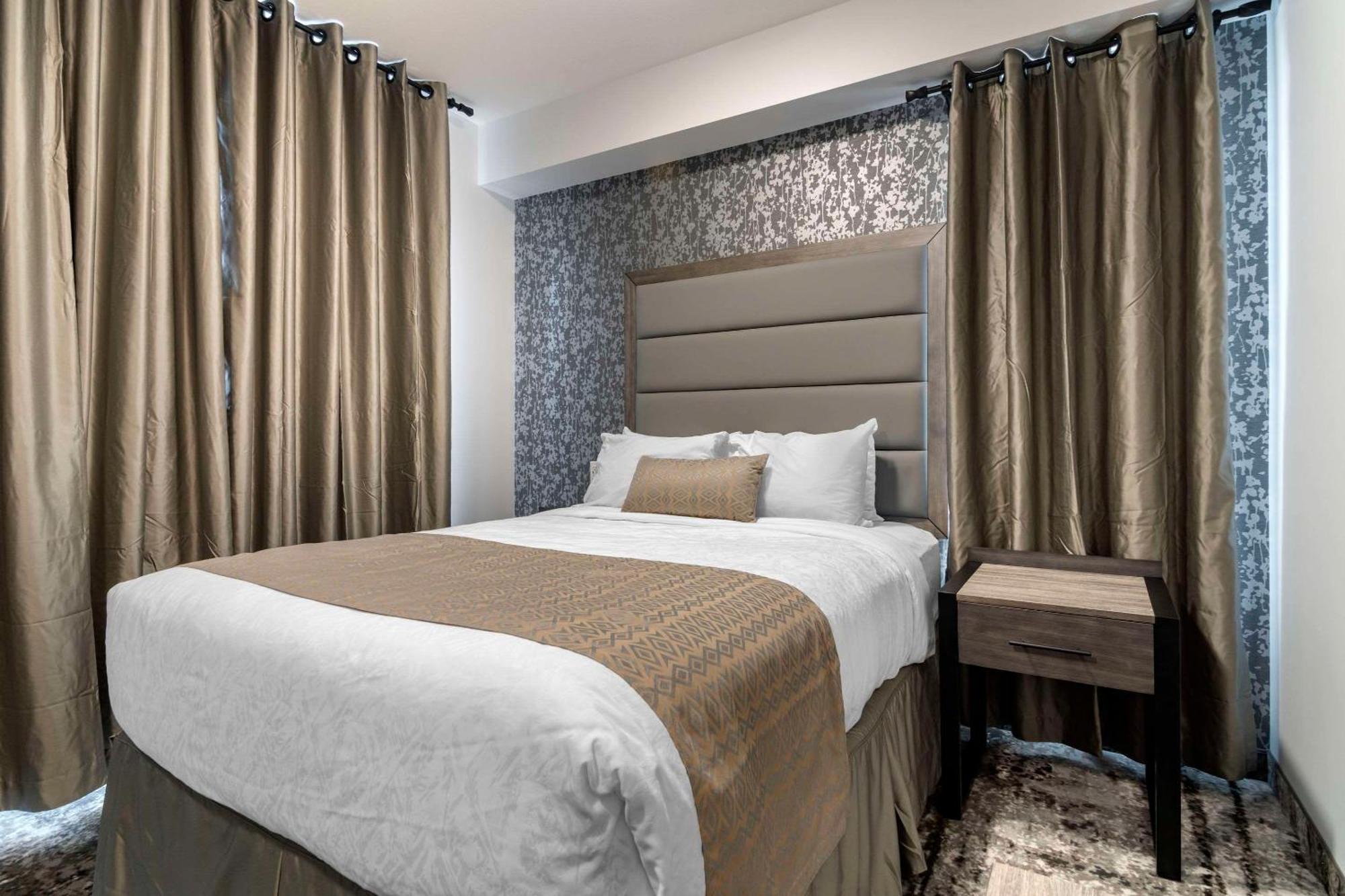 The Hue Hotel, Ascend Hotel Collection Kamloops Exterior photo
